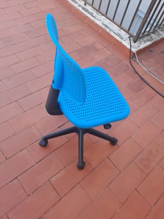 Silla de escritorio azul y negra