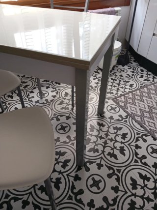 Mesa de cocina blanca extensible con 3 sillas