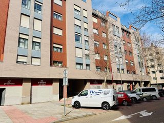 Local comercial en venta en Girón - Villa del Prado en Valladolid