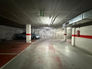 Garaje en venta en Eixample Nord – La Devesa en Girona