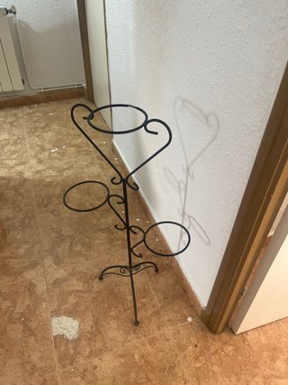 Soporte plantas metal negro