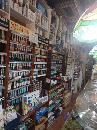 Por cierre mercancía tienda de enmarcaciones