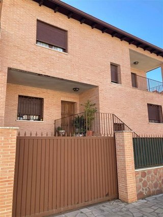 Casa pareada en venta en Colmenar de Oreja