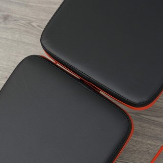 Banco de Abdominales Plegable y Regulable para Entrenar en Casa, Banco de Gimnasio Multifuncional con Extractor de Resorte y 2 Cuerdas Elásticas, en Acero y Acolchado Negro y Rojo 51X137X50-66Cm