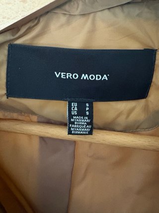 Chaqueta acolchada Vero Moda marrón oversize