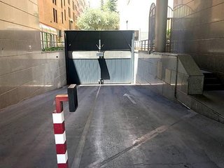 Garaje en venta en Castillejos en Madrid