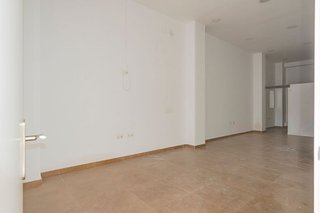 Local comercial en venta en Zona Hispanidad-Vivar Téllez en Vélez-Málaga