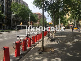 Local comercial en venta en El Camp de l'Arpa del Clot en Barcelona