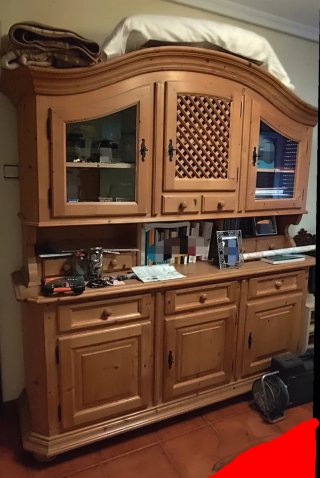 Alacena de cocina salón. Madera maciza de pino.