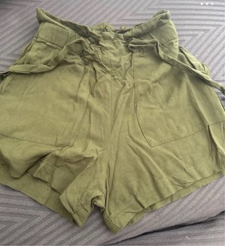 Falda vaquera y pantalón talla 34 y verde xs