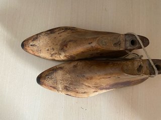 Hormas de zapatero antiguas de madera