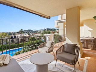 Piso en venta en Los Arqueros-Puerto del Almendro en Benahavís