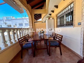 Casa adosada en venta en Urbanizaciones en Guardamar del Segura