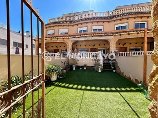 Casa adosada en venta en Urbanizaciones en Guardamar del Segura
