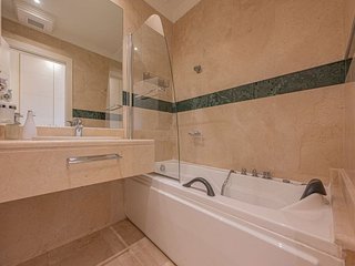 Piso en venta en Los Naranjos en Marbella