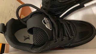 Deportivas Louis Vuitton Negras y Blancas