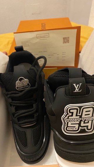 Deportivas Louis Vuitton Negras y Blancas