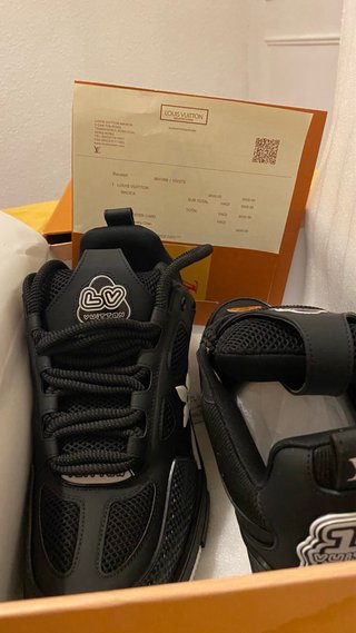 Deportivas Louis Vuitton Negras y Blancas