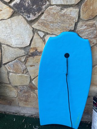 Tabla de surf azul para niños