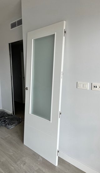 Puerta salón vidriera blanca