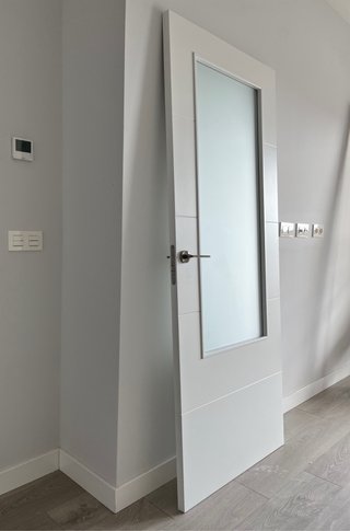 Puerta salón vidriera blanca