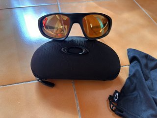 Gafas de sol polarizadas Oakley, doradas/negras