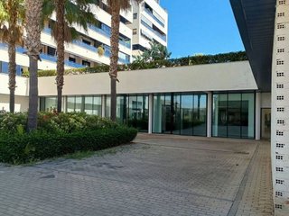 Local comercial en venta en Puerto - Plaza de Toros en Estepona