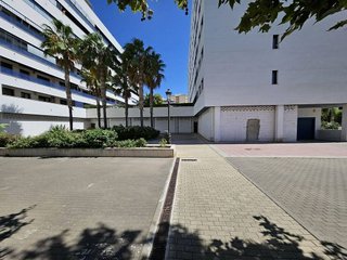 Local comercial en venta en Puerto - Plaza de Toros en Estepona
