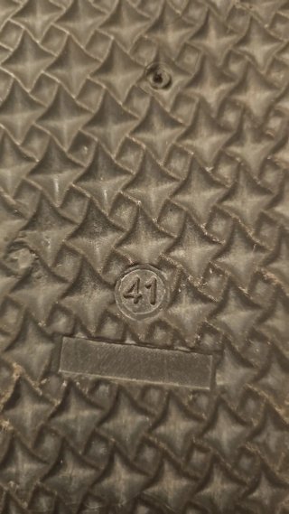 Sandalias Isteria Marrones con Adornos Dorados