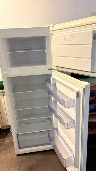 Nevera blanc: marca rommer. El precio es decente