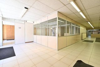 Local comercial en venta en La Font de la Guatlla en Barcelona
