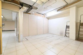 Local comercial en venta en La Font de la Guatlla en Barcelona