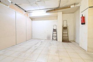 Local comercial en venta en La Font de la Guatlla en Barcelona