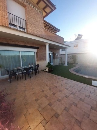 Chalet en venta en El Carmen - La Barrera en Lucena