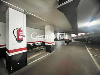 Garaje en venta en Centre en Badalona