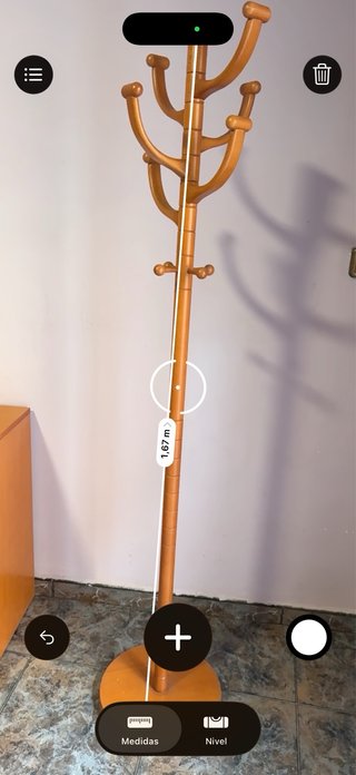 Perchero de madera estilo moderno