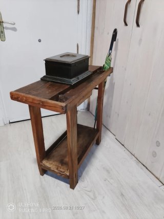 Banco de carpintero rústico muy antiguo,restaurado