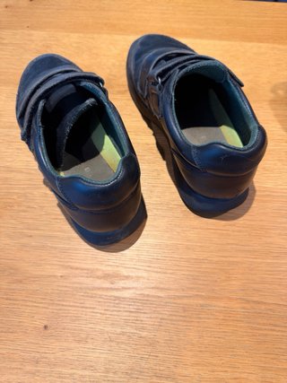 Zapatos escolares niño velcro negros
