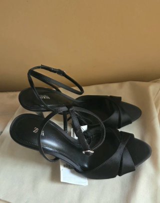 Sandalias tacón Zara negras