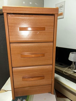 Mesitas de noche de madera con cajones