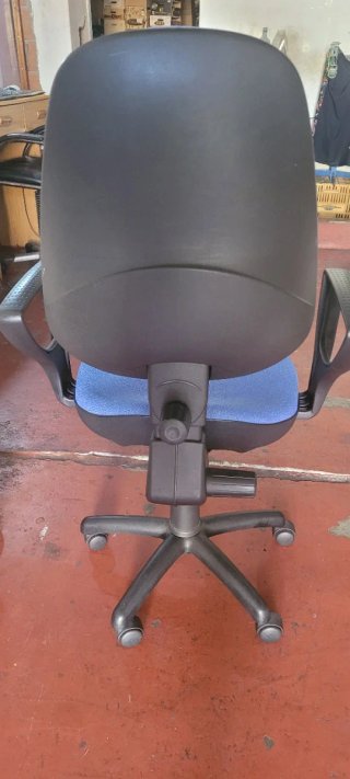 Sillón de oficina azul