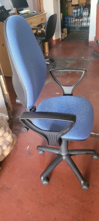 Sillón de oficina azul