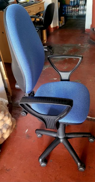 Sillón de oficina azul