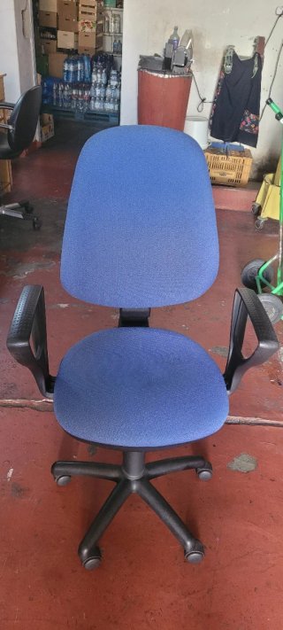 Sillón de oficina azul