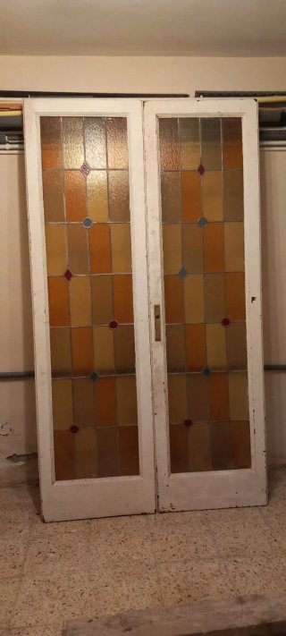 Puerta doble madera vidrieras