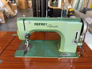 Máquina de coser Refrey Preferida