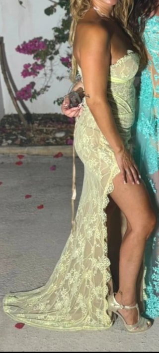 Vestido de fiesta encaje amarillo y blanco