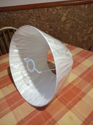 Pantalla lámpara sobremesa color marfil claro