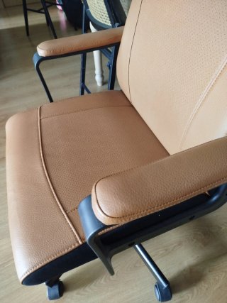 Silla de oficina Ikea cuero marrón