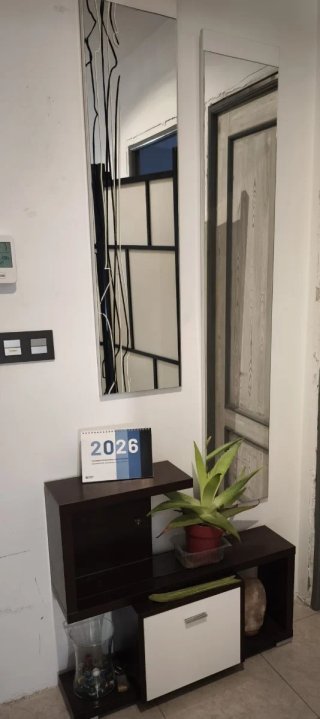 Recibidor moderno con espejo
